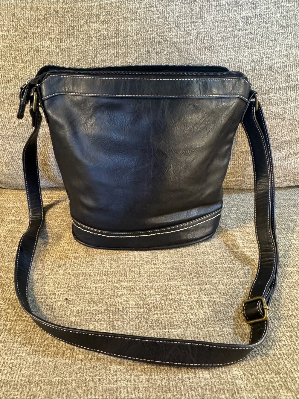 b.ø.c. Amherst Crossbody Black Bucket Bag Handbag Purse